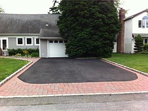 asphalt driveway with red gray ruby onyx fire island cambridge nicolock curved apron border